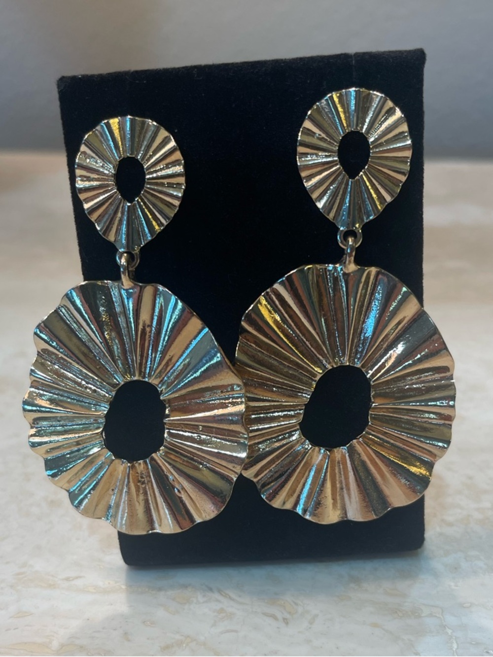 Statement Ribbed Circle Drop Earrings - Shiny Gold